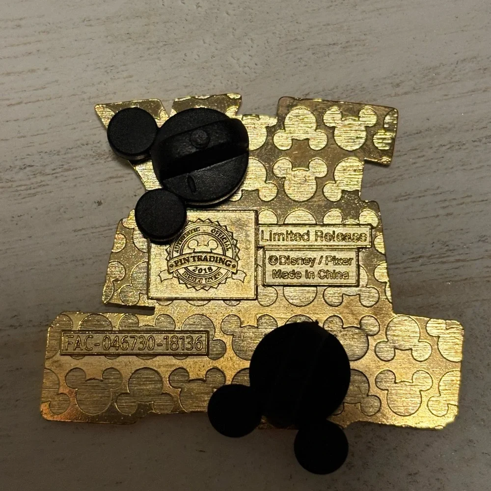 Disney Toy Story Land Colorful Pin Limited Edition - Picture 2 of 2